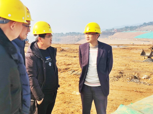 1612340799967281.jpg 南昌市政建設(shè)集團(tuán)麥園生活垃圾填埋場(chǎng)終期封場(chǎng)工程進(jìn)行節(jié)前安全檢查6001.jpg