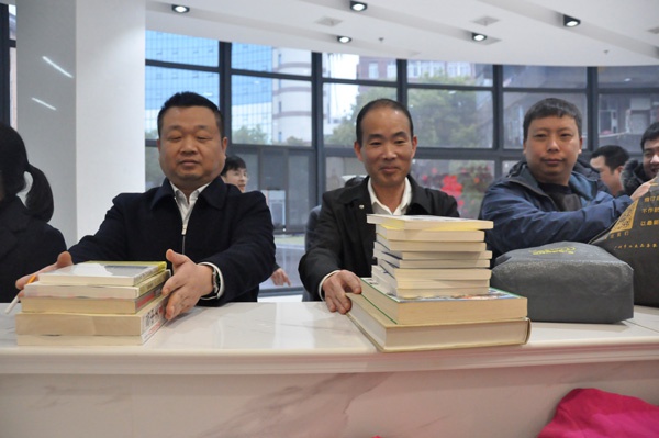 1614941002731034.jpg 南昌市政建設(shè)集團(tuán)開展學(xué)雷鋒文明城市共創(chuàng)共建舊物兌換活動2.jpg