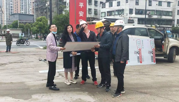 西湖區(qū)副區(qū)長馬桂林蒞臨南昌市政建設集團桃花南路安置房建設項目調(diào)研600.jpg