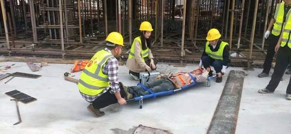 1619486118181186.jpg 南昌市政建設(shè)集團(tuán)桃南安置房項(xiàng)目開展高空墜落應(yīng)急救援演練6004.jpg