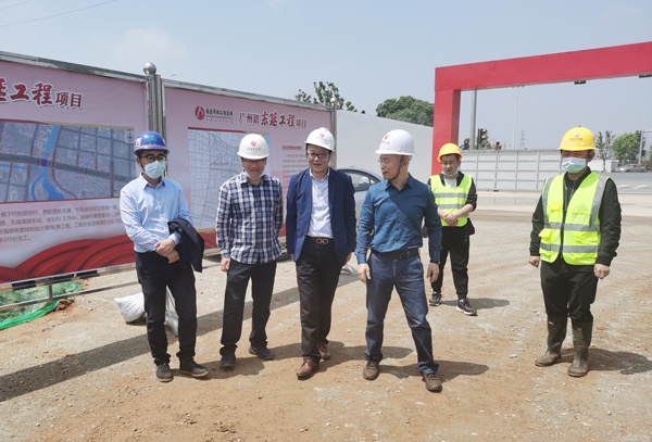南昌市政公用集團(tuán)熊新國蒞臨廣州路東延工程檢查節(jié)前安全生產(chǎn)工作6001.jpg