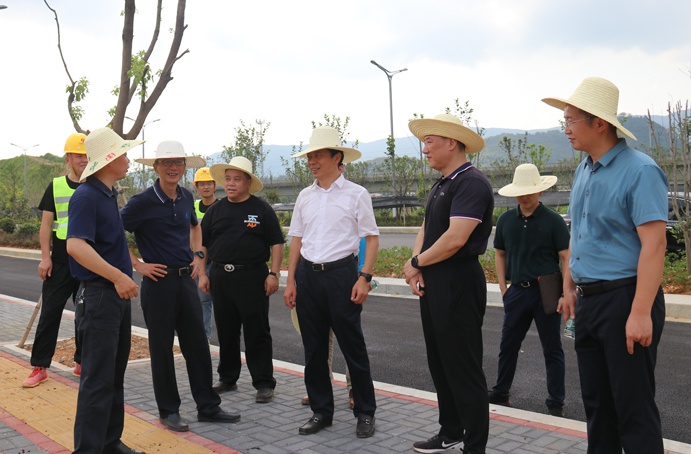 1627616643453492.jpg 市政公用集團(tuán)萬義輝視察綠色建筑產(chǎn)業(yè)園6912.jpg