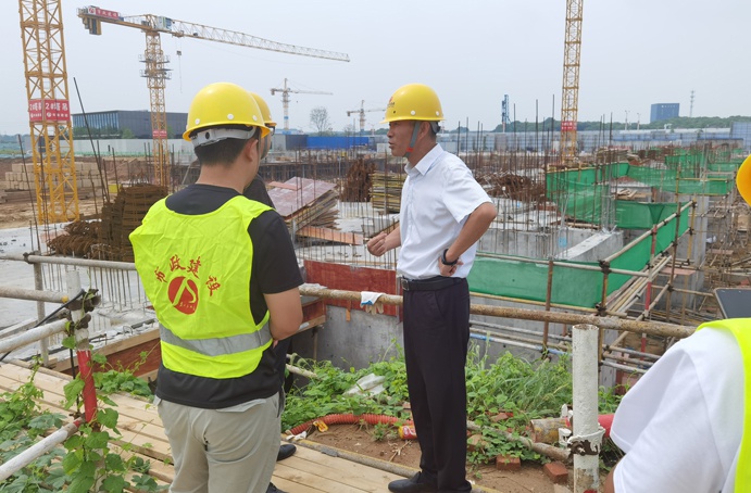 1629076673326492.jpg 南昌市政建設(shè)深入一線開展疫情防控及安全生產(chǎn)檢查工作6911.jpg