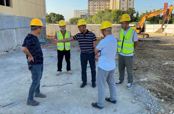 1632471566498204.jpg 南昌市政建設(shè)集團(tuán)黎德義前往污水全收集第一批昌安路地下式再生水處理站青山湖區(qū)秦坊村安置房一期一標(biāo)段檢查6911.jpg