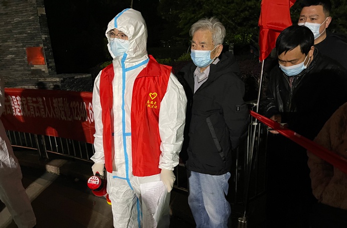 1647588450494743.jpg 南昌市政建設(shè)集團協(xié)助青云譜區(qū)祥和社區(qū)開展核酸檢測691.jpg