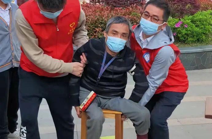 1649900472222643.jpg 市政建設(shè)再出發(fā) 助力社區(qū)核酸檢測6912.jpg