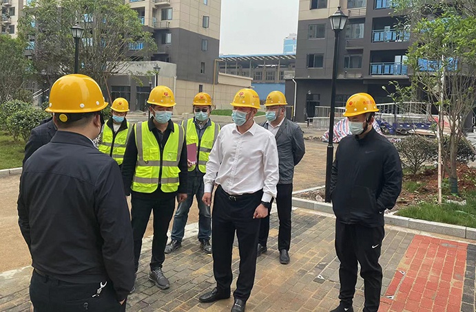 徐旭帶隊深入項目督導(dǎo)假期疫情防控、安全生產(chǎn)工作，看望慰問一線職工02.jpg