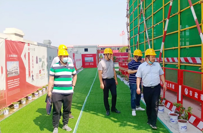 市政公用集團安監(jiān)部副部長徐漢君深入秦坊村安置房（一期）一標項目進行節(jié)前安全生產專項督查