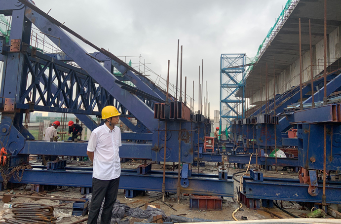 五一勞動獎?wù)芦@得者項目黨支部書記、副總工程師周天奇