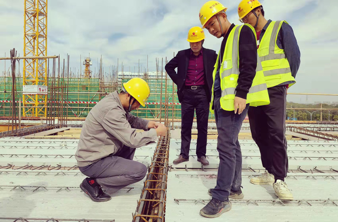 五一勞動獎?wù)芦@得者項目黨支部書記、副總工程師周天奇