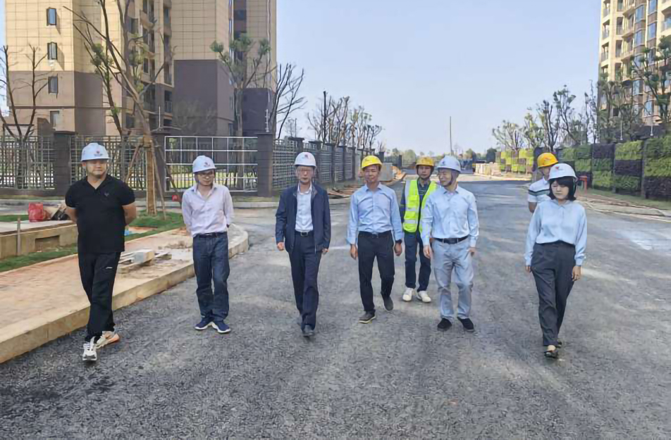 鄭學(xué)平到秦坊安置房項(xiàng)目、杭州路項(xiàng)目調(diào)研