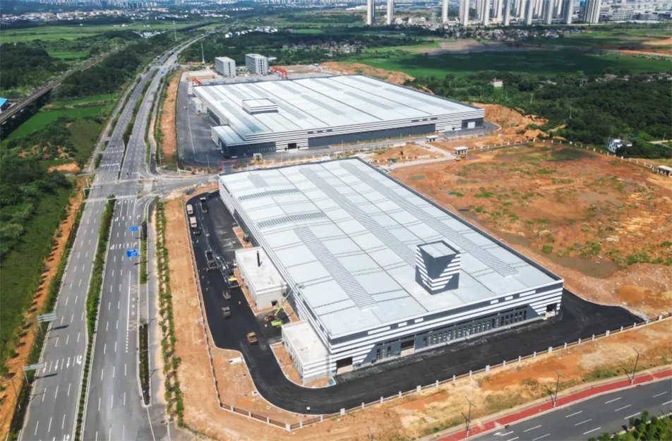 綠色產(chǎn)業(yè)園項(xiàng)目完成周邊道路面層瀝青攤鋪 綠色產(chǎn)業(yè)園項(xiàng)目完成周邊道路面層瀝青攤鋪