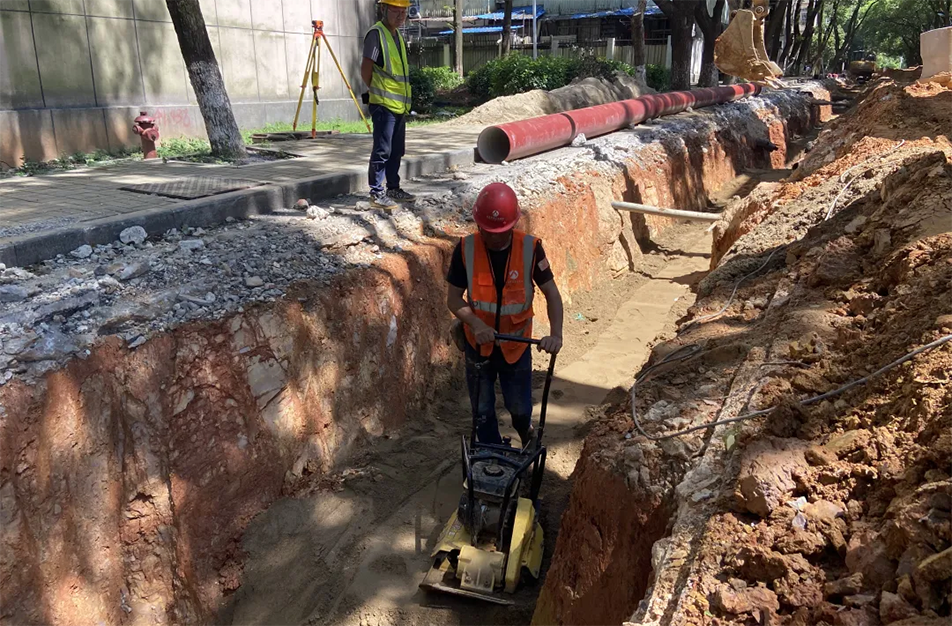 江西財經(jīng)大學(xué)雨污分流項目爭分奪秒搶進(jìn)度 江西財經(jīng)大學(xué)雨污分流項目爭分奪秒搶進(jìn)度