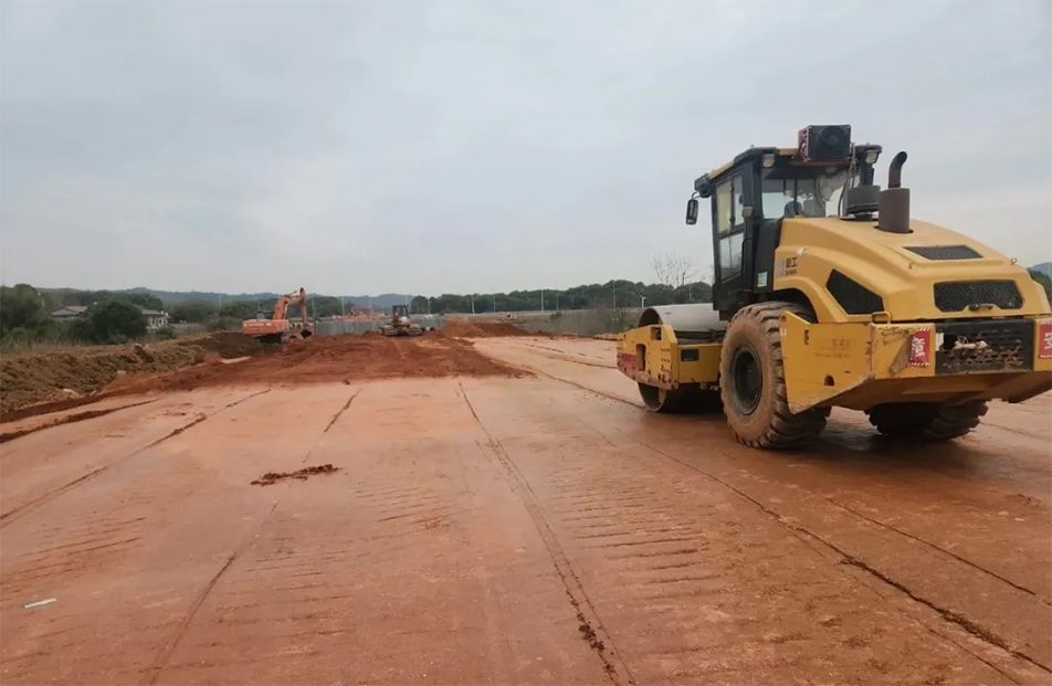 云翔大道項目路基全線貫通 | 飽和式施工加速推進，助力區(qū)域交通升級